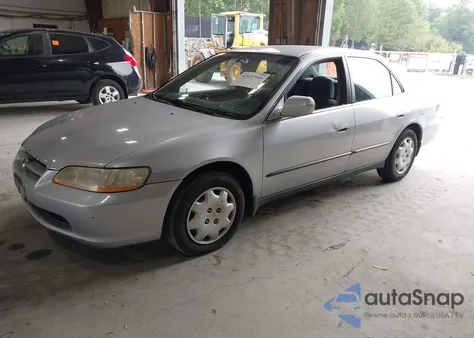 2000 Honda Accord 2.3 Lx from USA, damaged, VIN 1HGCG6654YA130384